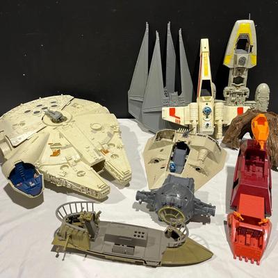 Vintage Star Wars Millenium Falcon Spacecraft Mystery Lot