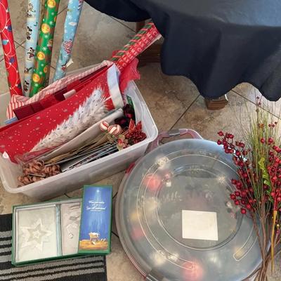 Christmas Galore! 2 Wreaths, Wrapping, Christmas cards