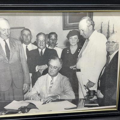 President Roosevelt Signing The Social Security Bill Print