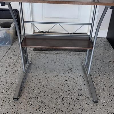 Small Wood And Metal Desk 28 X 24 533