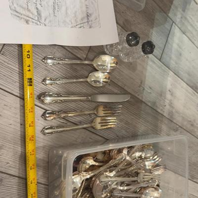 1847 Rogers Bros Is Reflection Silver Plated Flatware Set