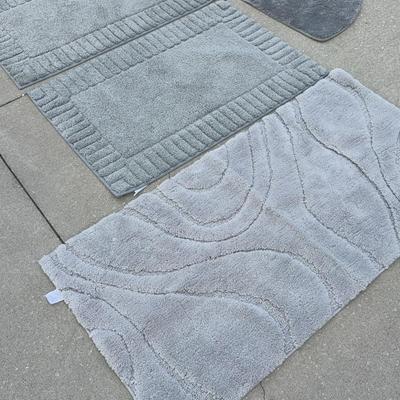 Set A Four Bathroom Mats Two Or 24 X 35 One Is 24 X 47 One Is 30 X 19