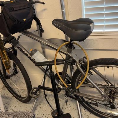 Giant Sedona Dx Bike With Lock Storage Pouch, Bike Pumps And Helmet
