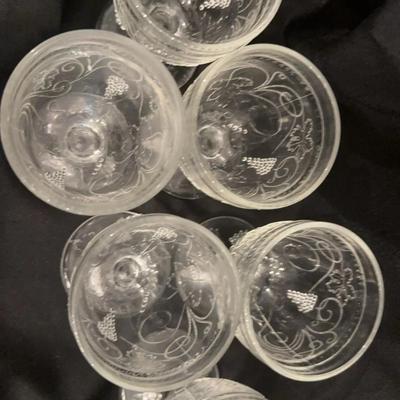 6–5 Inch Tall Wine Glasses With Grapes