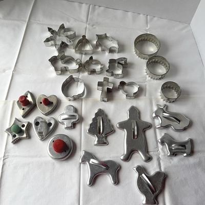 Vintage Metal Cookie Cutters & Nest Of 4 Nut Brown Biscuit Cutters