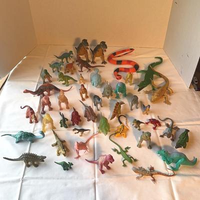 Herd Of dinosaurs And Lizards 