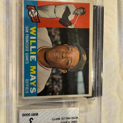 1960 Topps #200 Willie Mays Baseball Card. Beckett Graded 3 Very Good