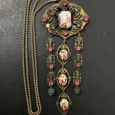 Large Pendant w/Victorian Theme