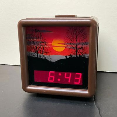 Spartus ML 21-3007-190 “Sunset” Lighted Digital Alarm Clock