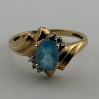 10k Yellow Gold Oval Blue Topaz Ring
