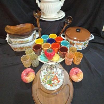 Vintage Kitchenware Featuring Pyrex & Colorful Drinkware