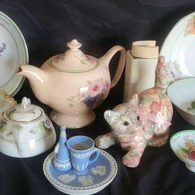 Floral Porcelain & Ceramic Tableware Featuring Teapot & Bowls