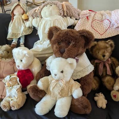 Adorable Dolls & Collectible Bears

