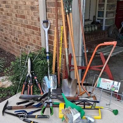 Garden Tools – Rakes, Shovels, Shears & More