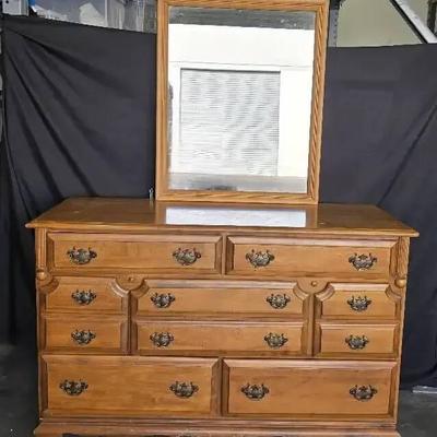 Ct603 vintage salem square dresser with mirror