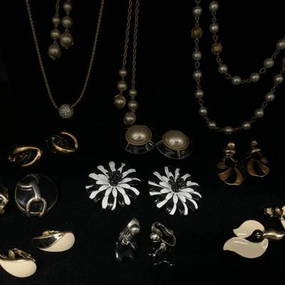Ct660 black white costume jewelry
