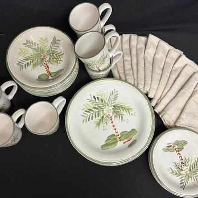 Ct681 dinnerware set with mugs cloth napkins