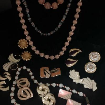 Ct627 peachy keen costume jewelry