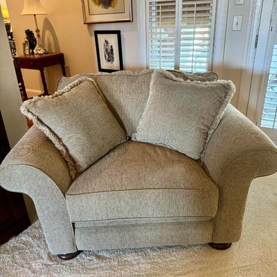 OVERSIZE CHAIR