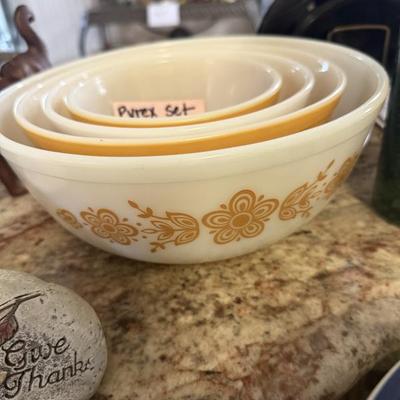 Pyrex Set