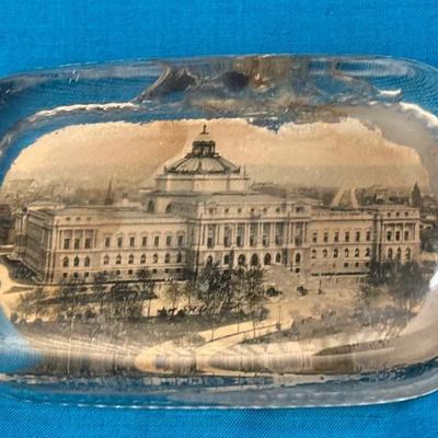 Vtg dome glass congressional library building dc souvenir paperweight