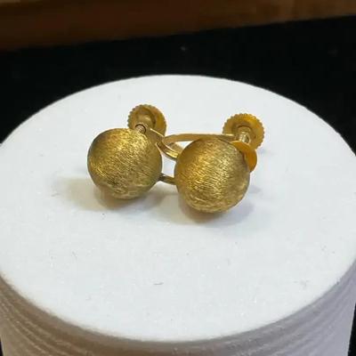 14k gold screw back earrings