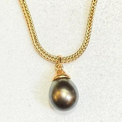 Tahitian drop pearl pendant