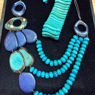 Statement necklace in turquoise color other blues