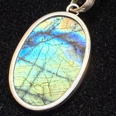 Sterling silver labradorite oval pendant