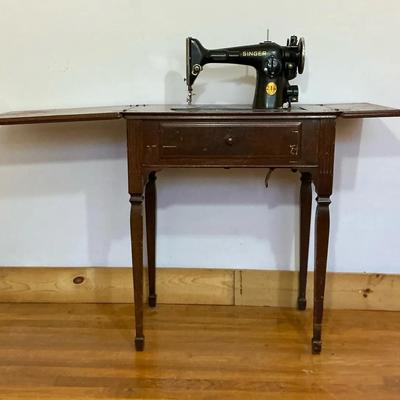 Vintage Electric Singer Sewing Machine 