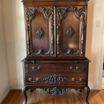 Batesville Cabinet Company China Cabinet