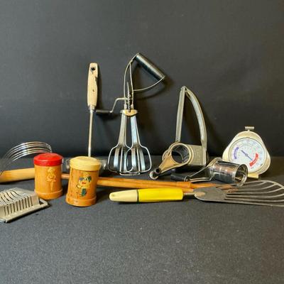 Vintage Kitchen Pieces 4