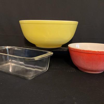 Vintage Pyrex Mixing Bowls And Loaf Pan