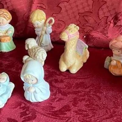 Avon Porcelain Nativity Set - Lot 2 