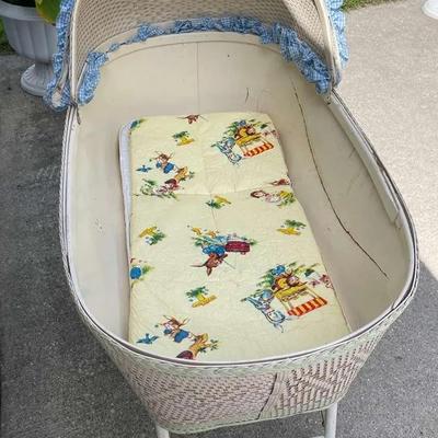 Project: Vintage Baby Bassinet