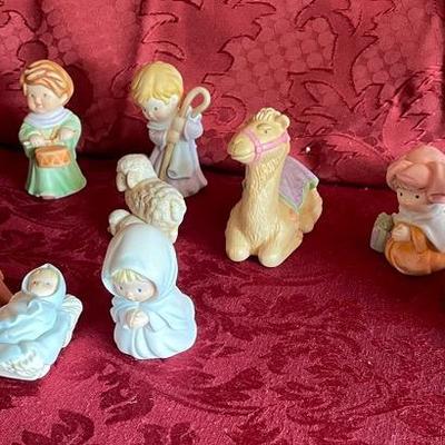 Avon Porcelain Nativity Set - Lot 1 