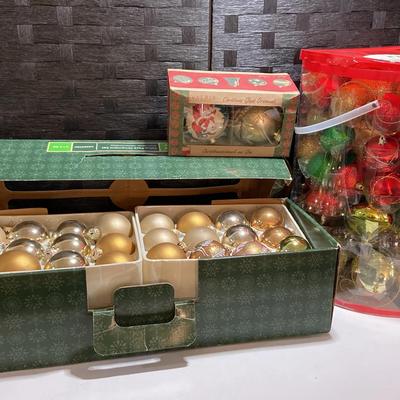 Large Boxes Of Christmas Ornaments (glass & Plastic)