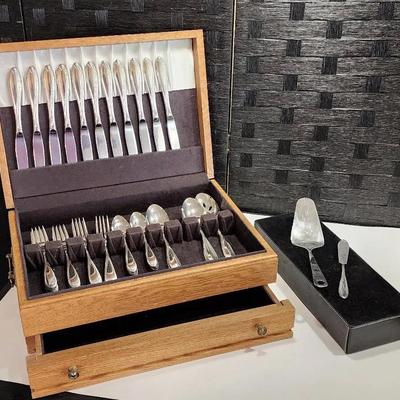 Stainless Steel Flatware Service for 9 with Extras in Wooden Storage 