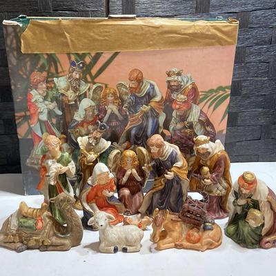 Porcelain Nativity Set (does NOT Have Wooden Base As The Box States)