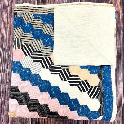 Vintage Hexagonal Pattern Quilt 