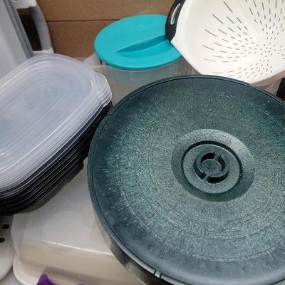 Mix Of Plastic Ware