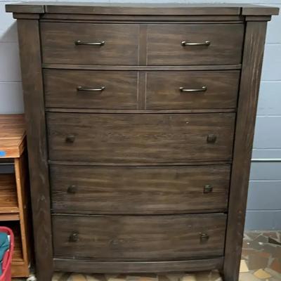 Broyhill Chest Of Drawers