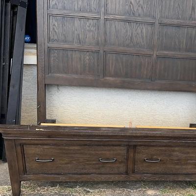 Broyhill Queen Bed With Matching Mirror