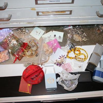 Sale Photo Thumbnail #172