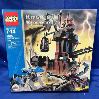 Lego Knights Kingdom Scorpion Prison Cave 8876 (New in Box)