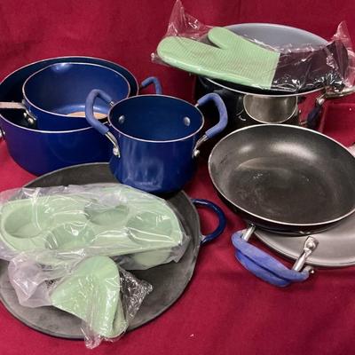 Pots, Pans, & Kitchen Accessories