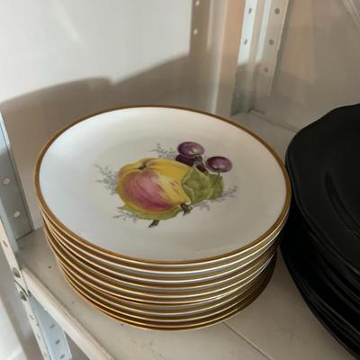 Sale Photo Thumbnail #214: Set of 11 Rosenthal German fruit or desert plates. 
