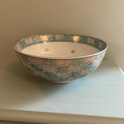 Sale Photo Thumbnail #114: Gold Imari hand painted bowl. 