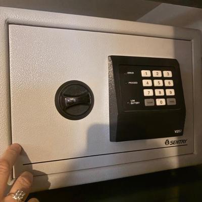 Sale Photo Thumbnail #324