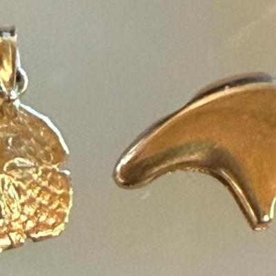 (2) 14K Yellow Gold Pendants - Slide Bear & Small Sand Dollar - Total Weight 3.39 Grams